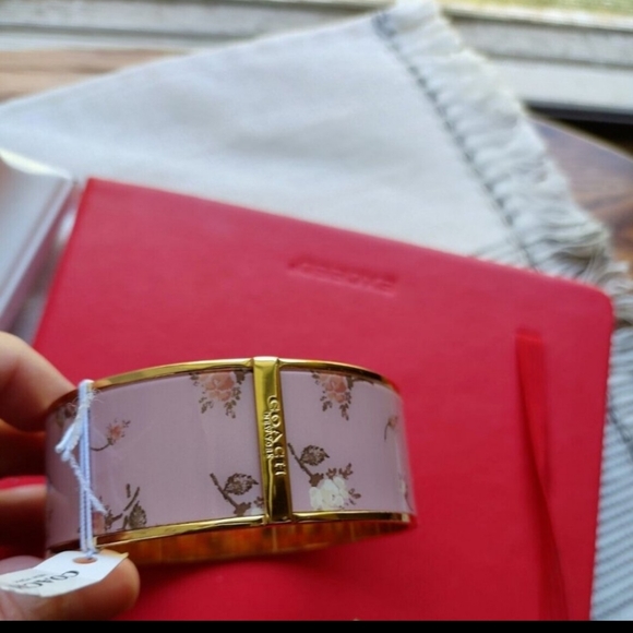 BRAND NEW COACH CUFF BRACELET - Picture 4 of 9